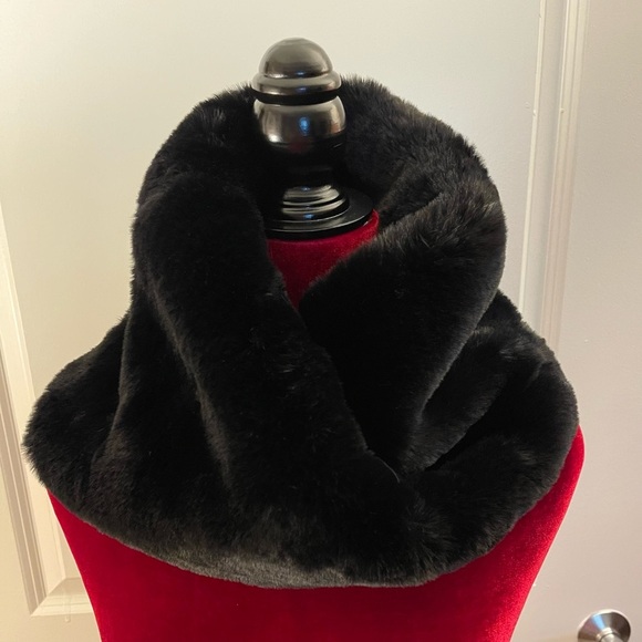 Plush Black Infinity Scarf/Colllar. - Picture 2 of 7